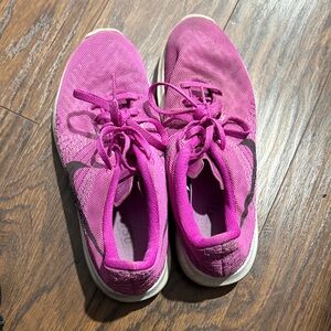 Nike Women's Fuchsia Athletic Shoes